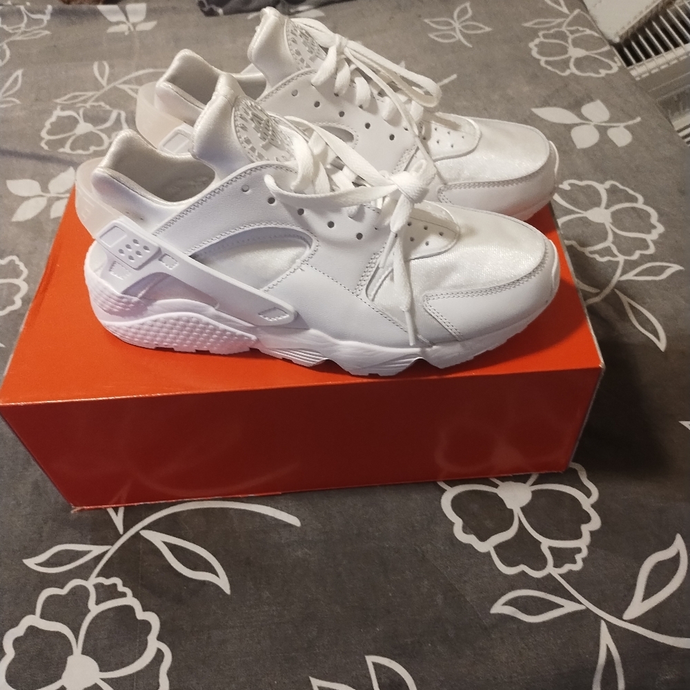 Nike Women’s White Huarache Sneakers